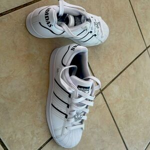 White and black kids 4.5 Adidas. Only worn once